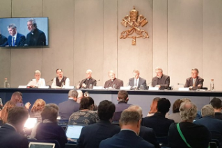 Conferenza Stampa del giorno 18 ottobre nella Sala Stampa Vaticana sui lavori dell’Assemblea Speciale del Sinodo dei Vescovi per la regione Pan-Amazzonica Conferenza Stampa del giorno 18 ottobre nella Sala Stampa Vaticana sui lavori dell’Assemblea Speciale del Sinodo dei Vescovi per la regione Pan-Amazzonica